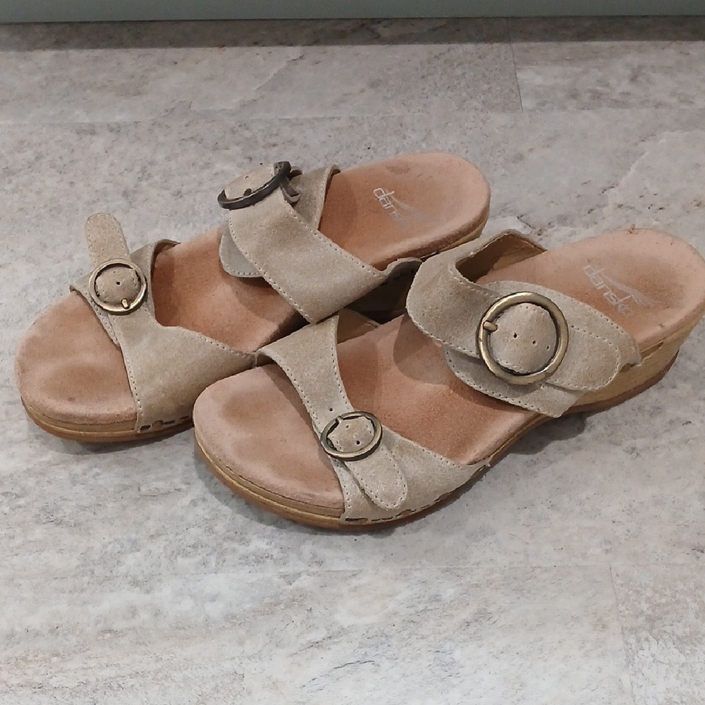Dansko Women's Tan Sandals - Picture 2 of 6